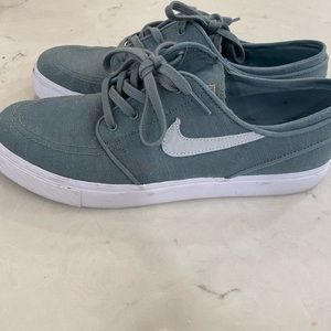 Nike Janoski Sb size 10. Blue/green color